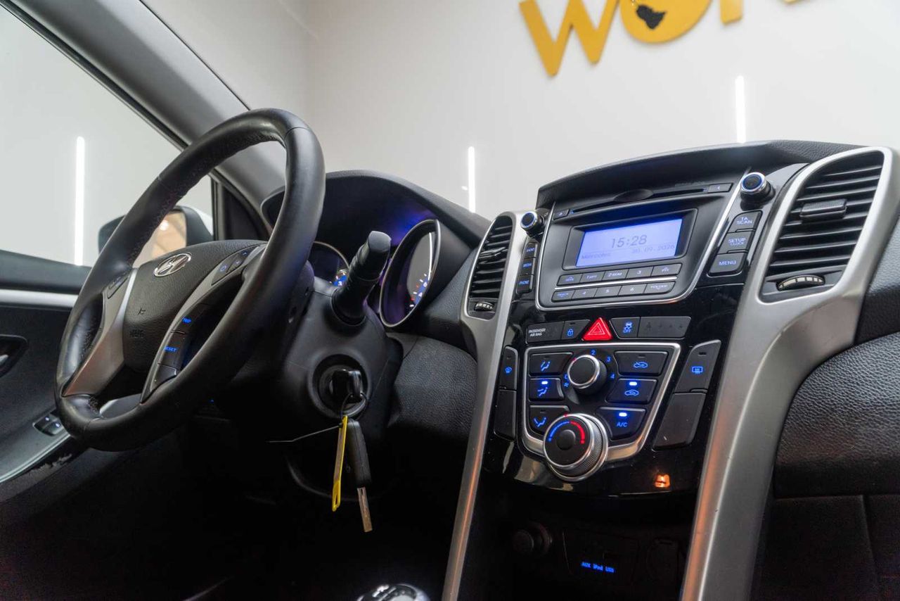 Hyundai i30    - Foto 16
