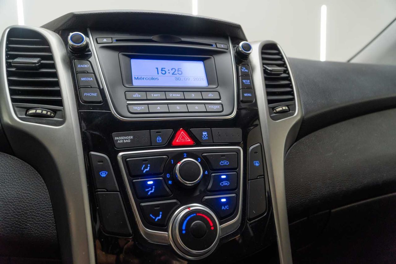 Hyundai i30    - Foto 11