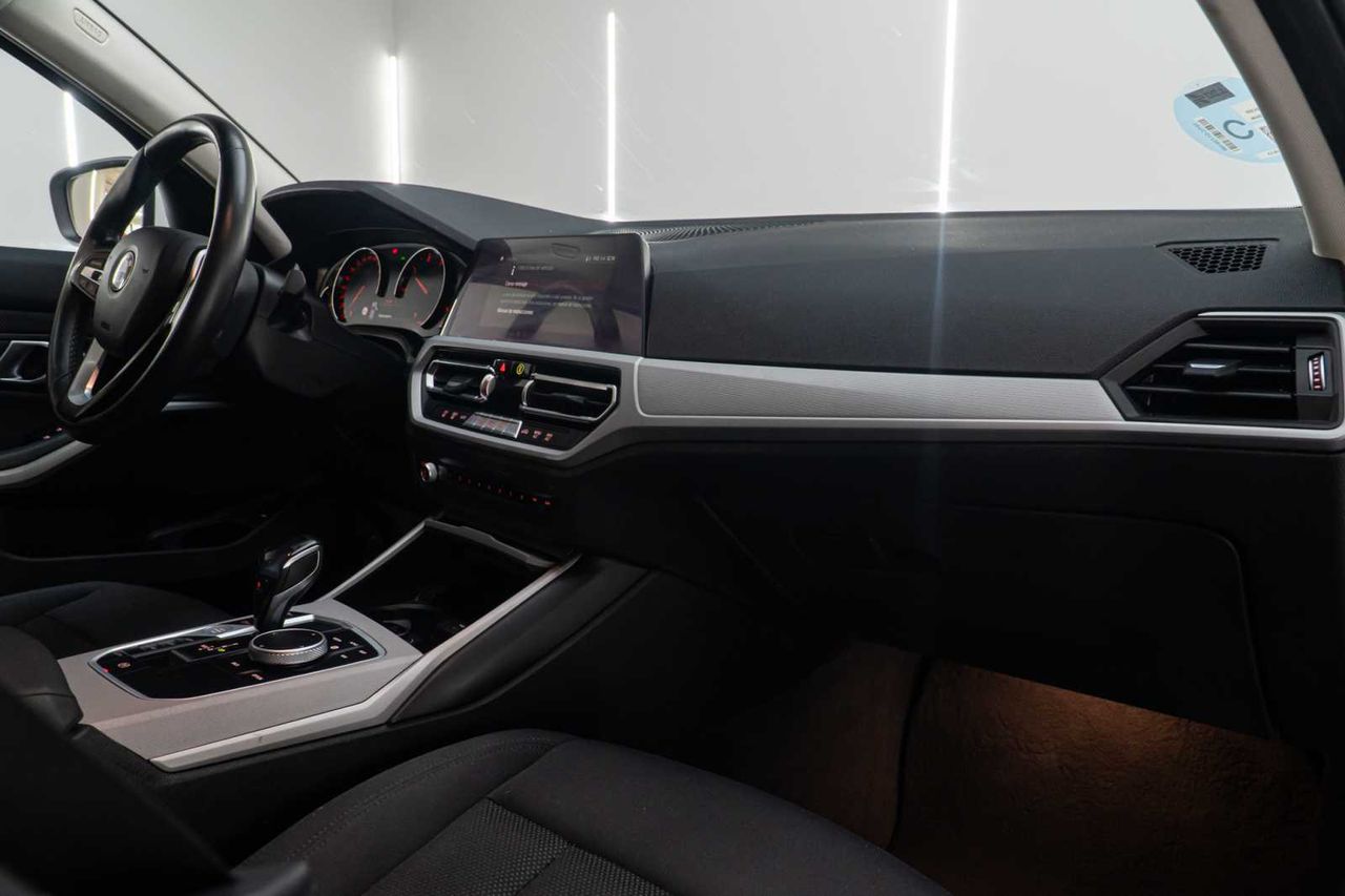 BMW Serie 3 318d Touring - Foto 24