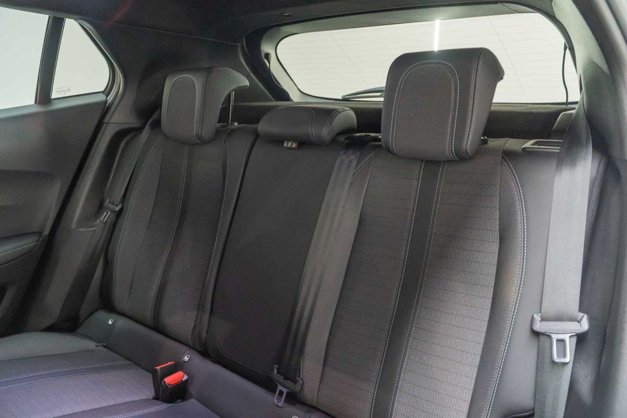 Peugeot 2008 GT Puretech 130 S&S 6 Vel. MAN  - Foto 18