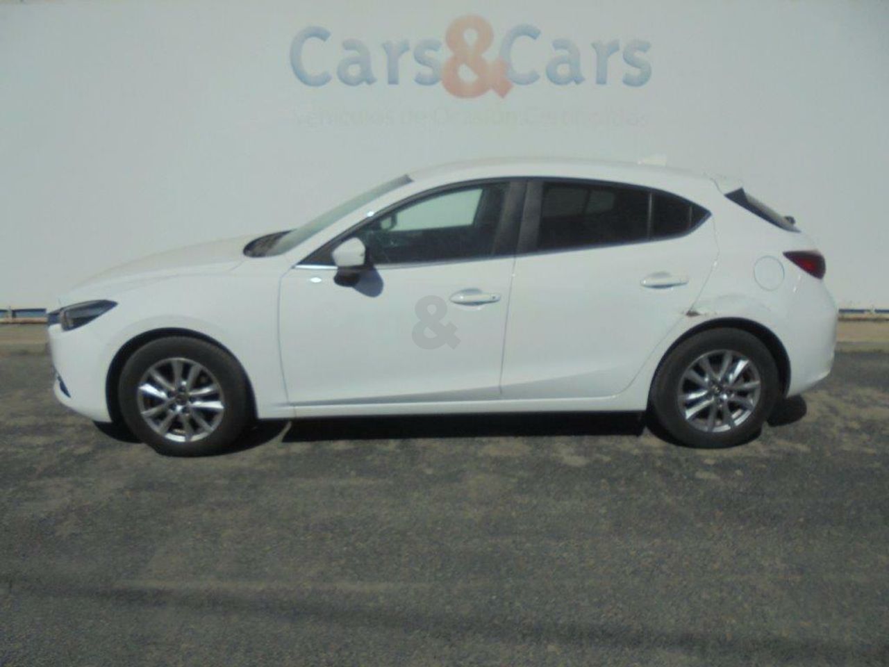 Mazda 3 ocasión segunda mano 2018 Gasolina por 17.495€ en Madrid