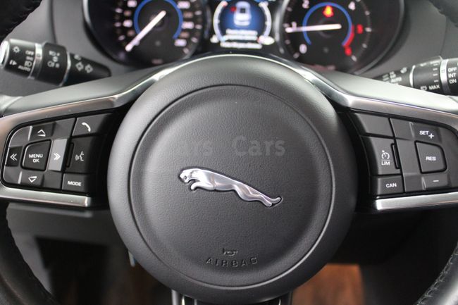 Foto 27 del coche Jaguar F-Pace 2.0i4D Prestige AWD 180 - 0350KFK de segunda mano en Madrid