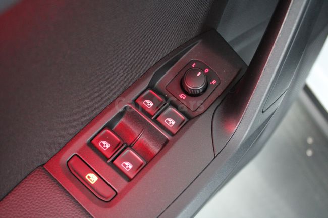 Foto 13 del coche Seat Arona 1.0 TSI Ecomotive S&S FR 115  - 5653LKG de segunda mano en Madrid