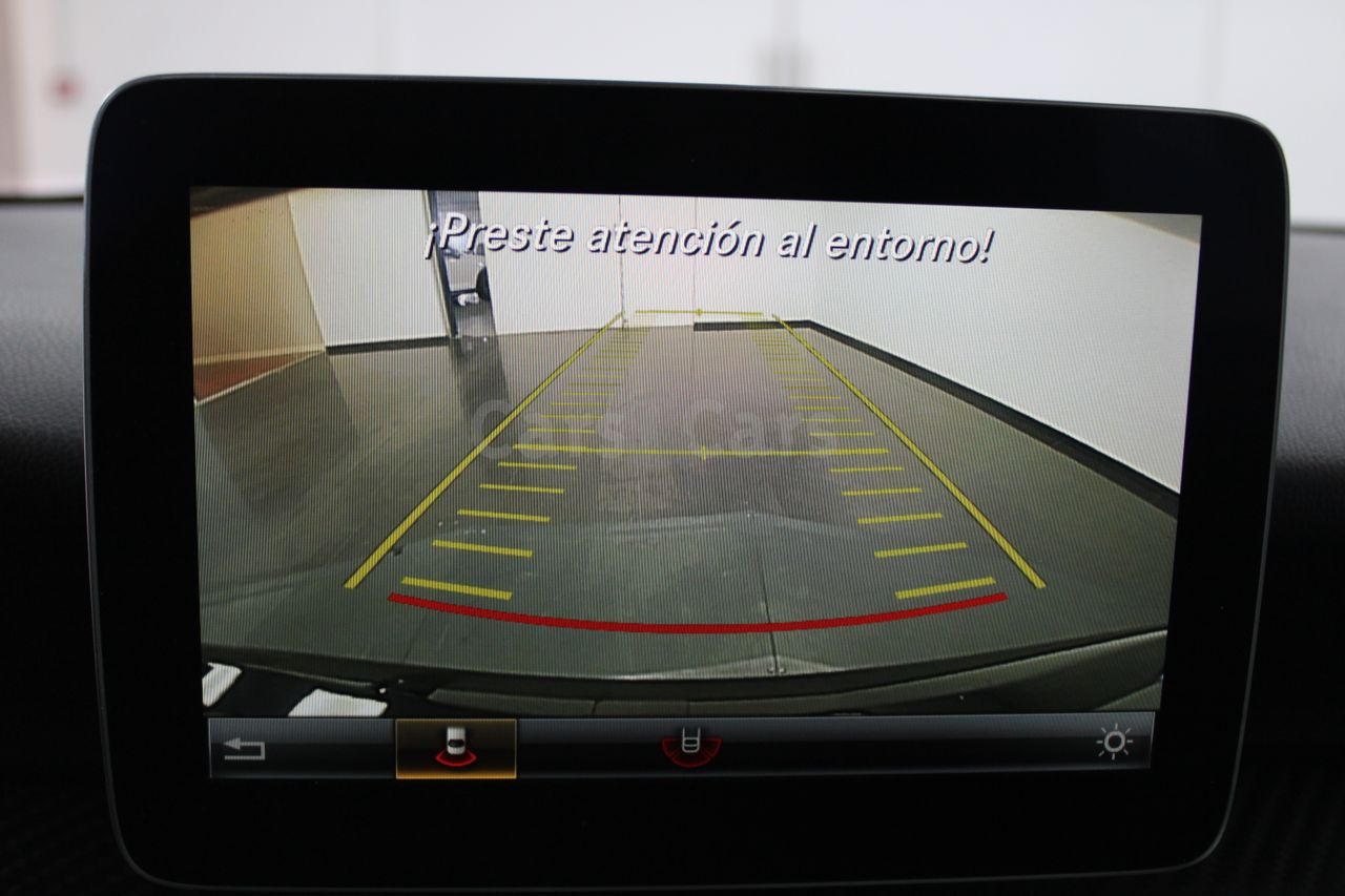 Foto 32 del anuncio Mercedes Clase A A 200d 7G-DCT AMG - E 9847 KBT de segunda mano en Madrid