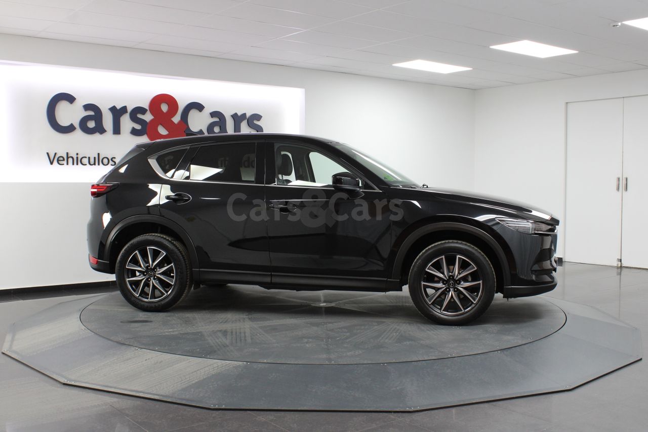 Foto 5 del anuncio Mazda CX-5 2.0 Zenith Black 165CV - E 8432 KSK de segunda mano en Madrid