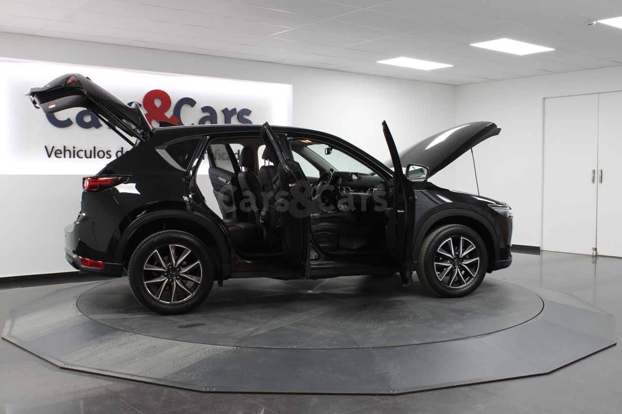Foto 18 del anuncio Mazda CX-5 2.0 Zenith Black 165CV - E 8432 KSK de segunda mano en Madrid