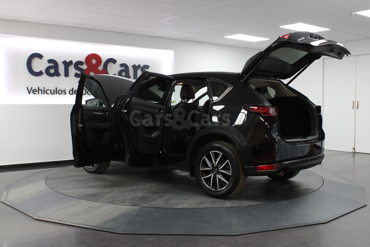 Foto 22 del anuncio Mazda CX-5 2.0 Zenith Black 165CV - E 8432 KSK de segunda mano en Madrid