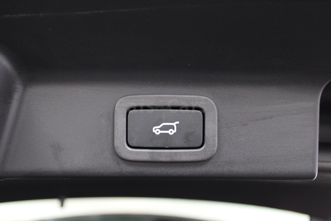 Foto 38 del anuncio Jaguar F-Pace 2.0 i4 R-Sport Aut. AWD - E 0012 KGV de segunda mano en Madrid