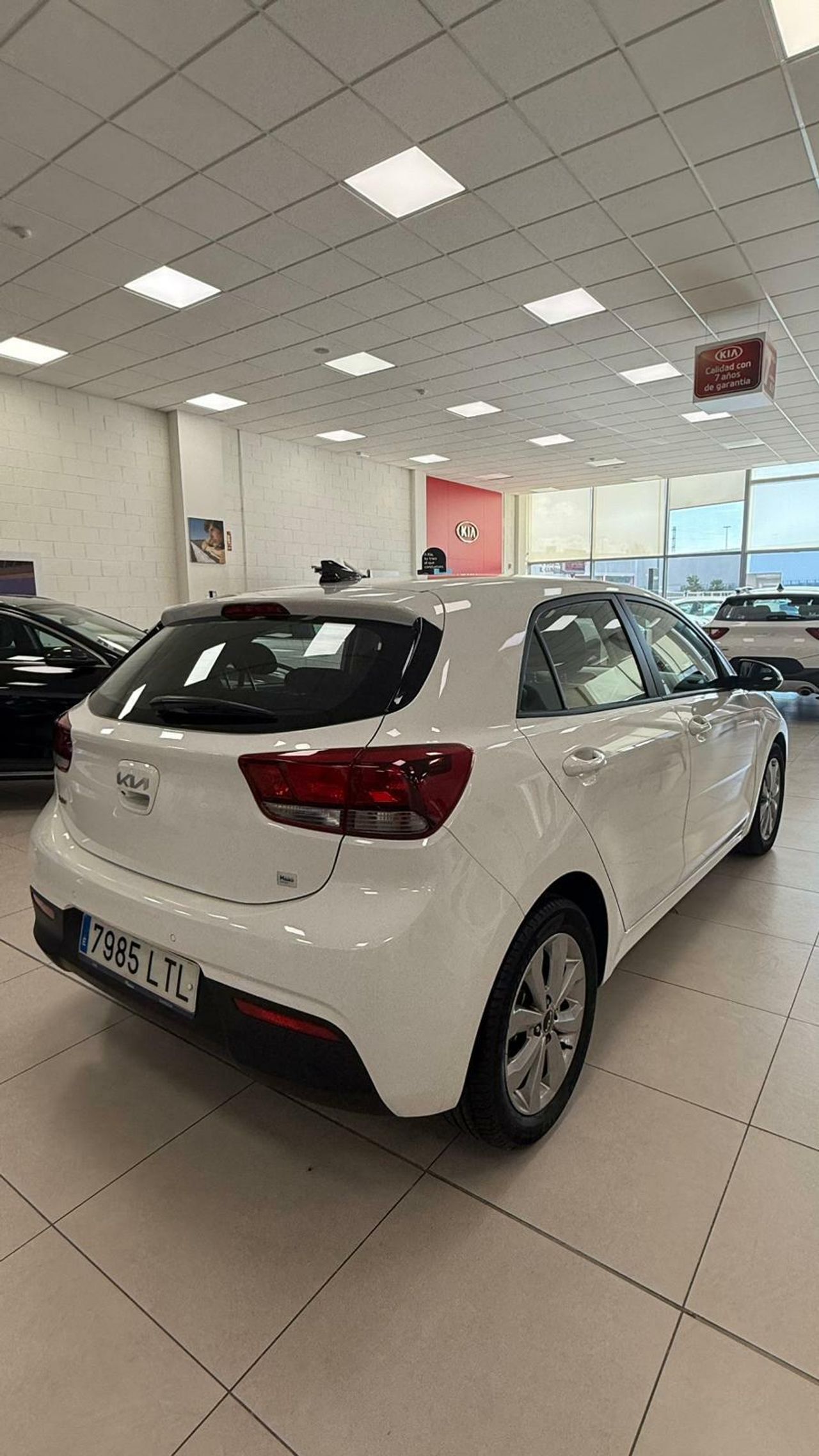 kia rio 2021 / foto grande (3)