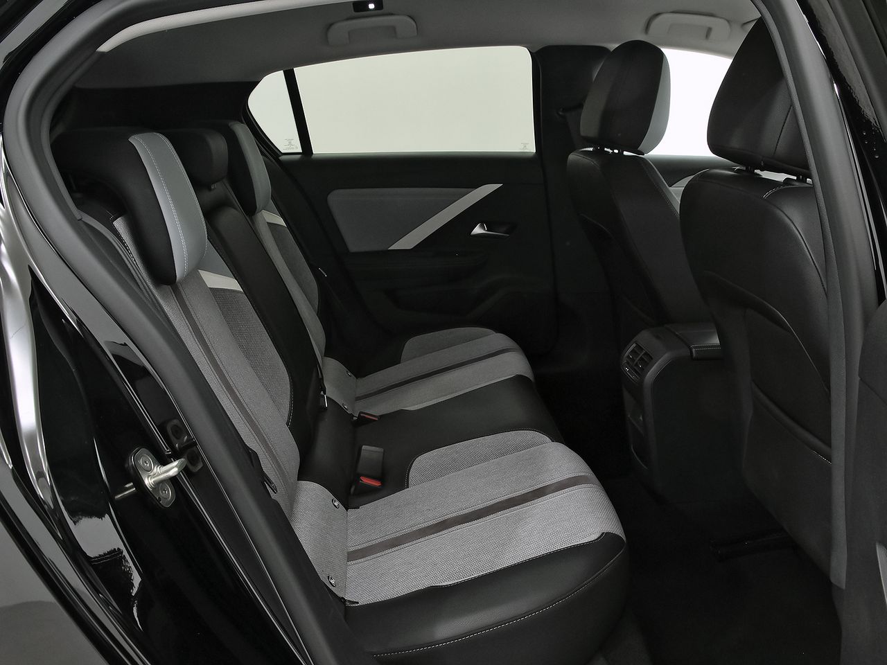 Opel Astra 1.2T XHT 96kW (130CV) Elegance - foto 6