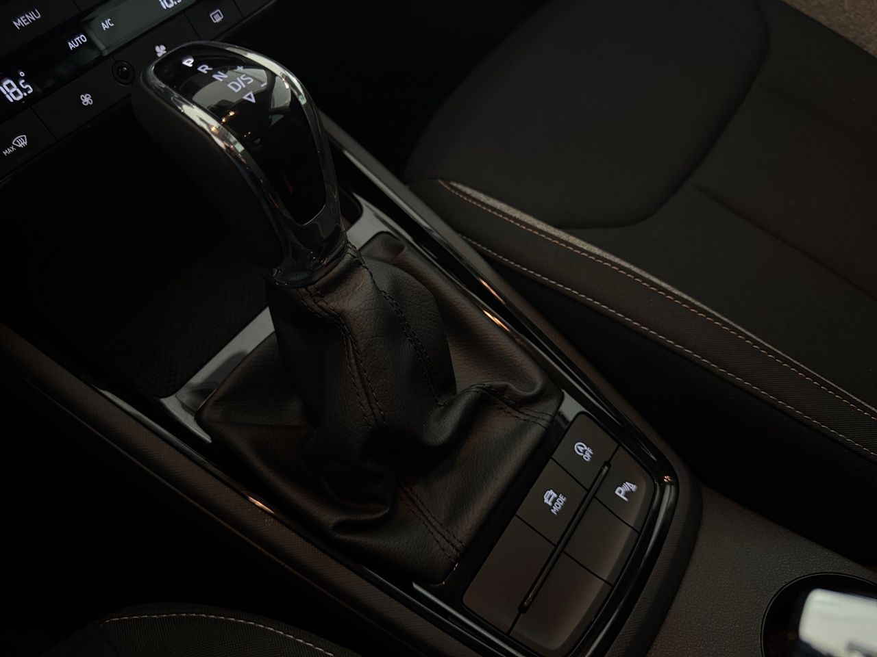 Skoda Kamiq 1.0 TSI 85kW (115CV) DSG SELECTION - foto 18