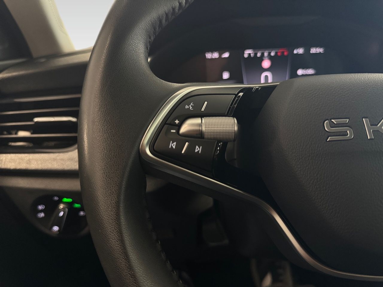 Skoda Kamiq 1.0 TSI 85kW (115CV) DSG SELECTION - foto 9