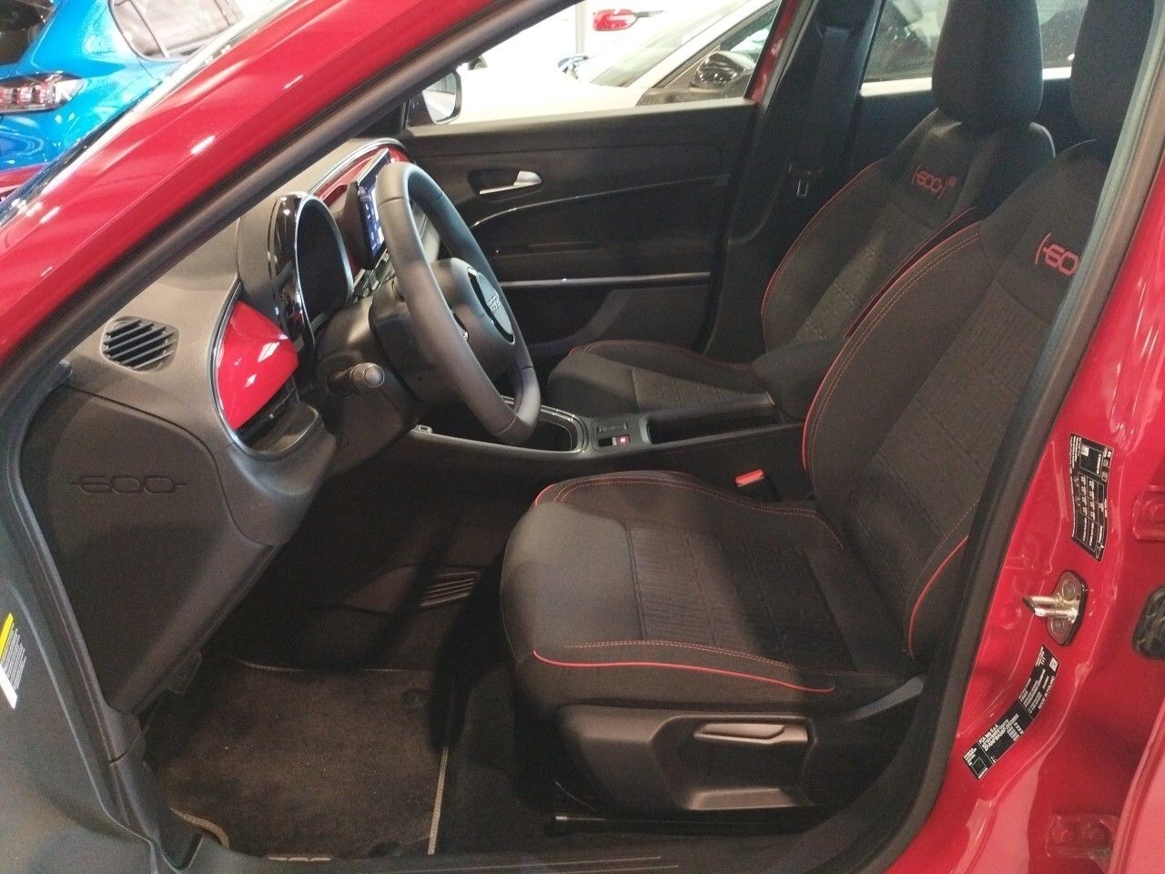 Fiat 600 600e RED 54kwh 115kw (156cv) - foto 12