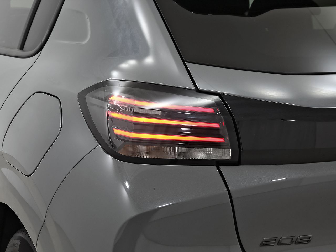 Peugeot 208 Allure HYBRID 100 eDCS6 - foto 35