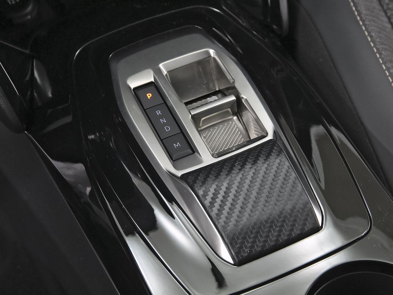 Peugeot 208 Allure HYBRID 100 eDCS6 - foto 33