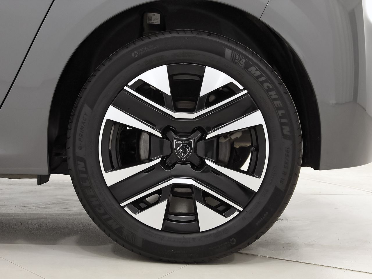 Peugeot 208 Allure HYBRID 100 eDCS6 - foto 11