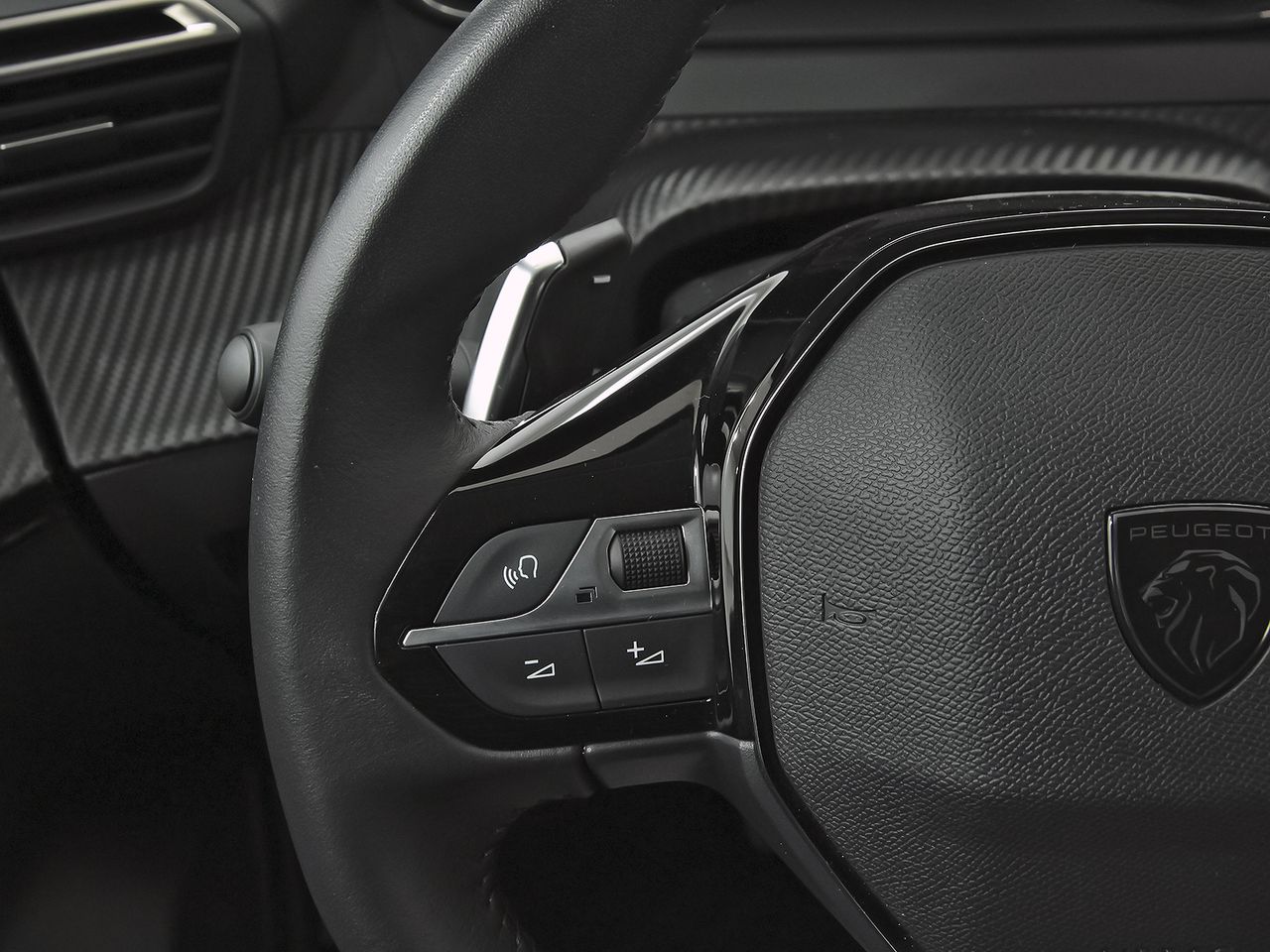 Peugeot 208 Allure HYBRID 100 eDCS6 - foto 18