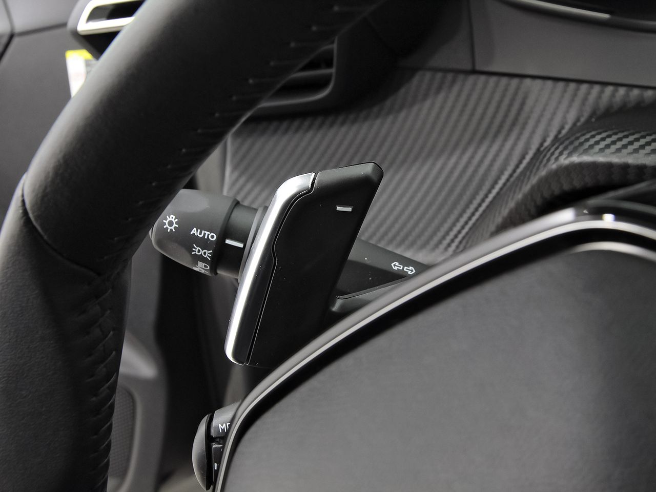 Peugeot 208 Allure HYBRID 100 eDCS6 - foto 15