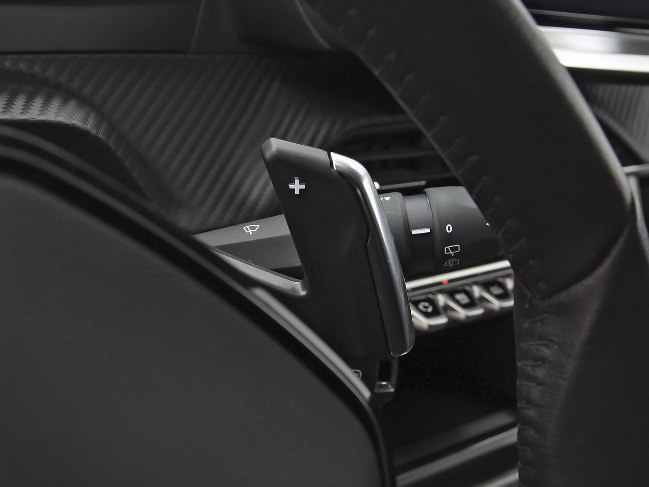 Peugeot 208 Allure HYBRID 100 eDCS6 - foto 17