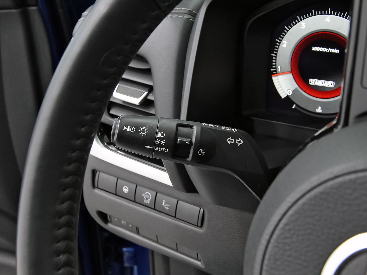 Nissan Qashqai DIG-T 103kW mHEV 4x2 Premiere Edition - foto 14