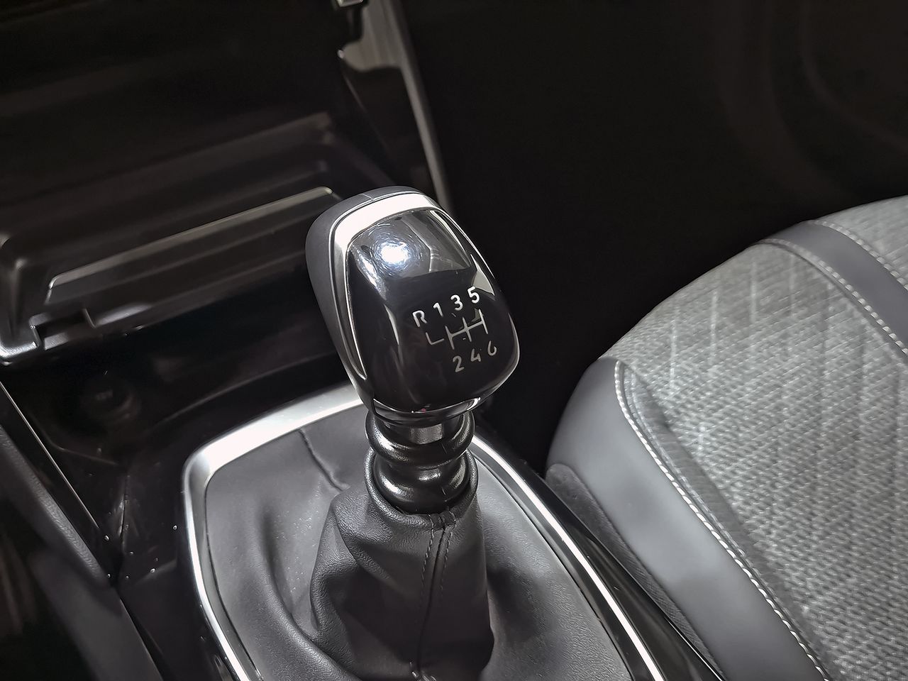 Peugeot 2008 Allure Puretech 100 S&S 6 Vel. MAN - foto 29