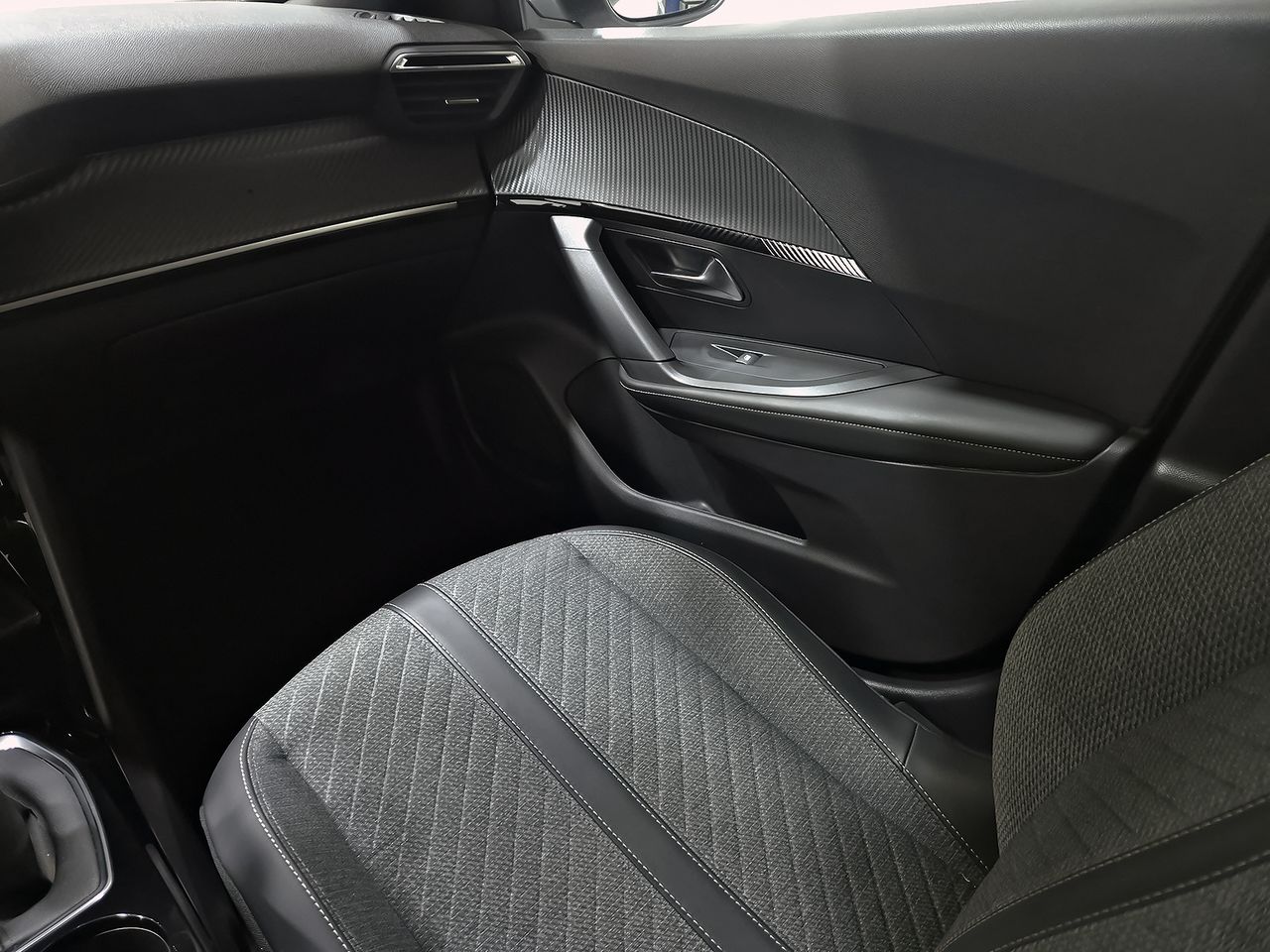 Peugeot 2008 Allure Puretech 100 S&S 6 Vel. MAN - foto 32