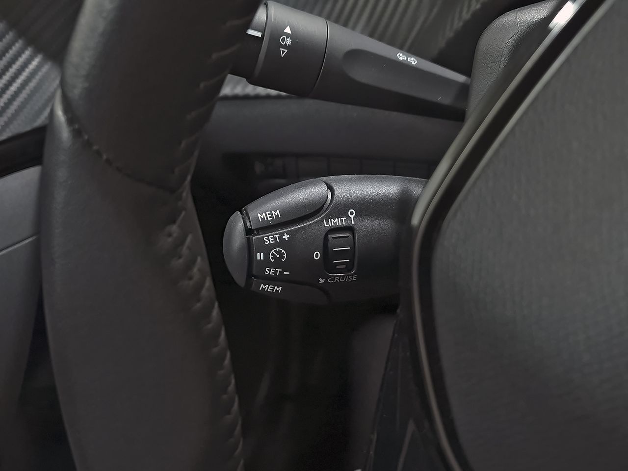 Peugeot 2008 Allure Puretech 100 S&S 6 Vel. MAN - foto 15