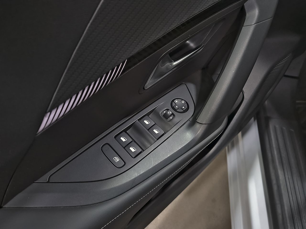 Peugeot 2008 Allure Puretech 100 S&S 6 Vel. MAN - foto 11