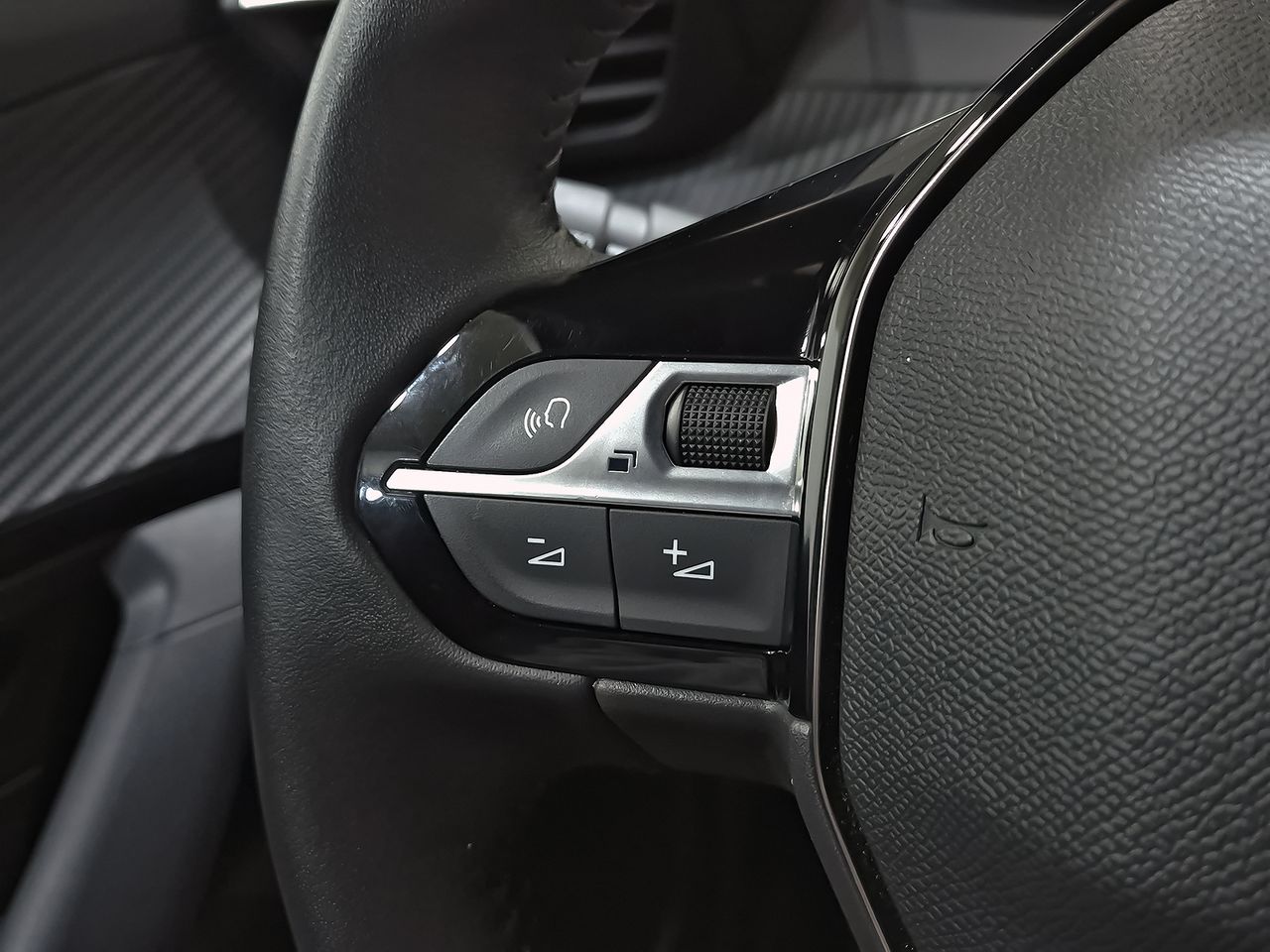 Peugeot 2008 Allure Puretech 100 S&S 6 Vel. MAN - foto 17