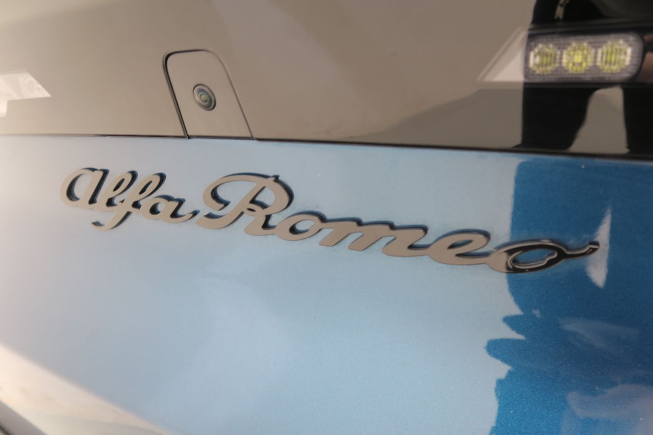 Alfa Romeo Junior Elettrica Speciale 115kW (156CV) - foto 25