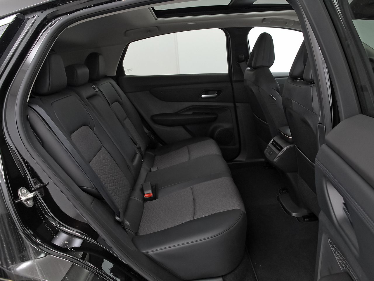 Nissan Ariya 5p 87 kWh e-4ORCE Advance CAR. 22kW + Te - foto 7