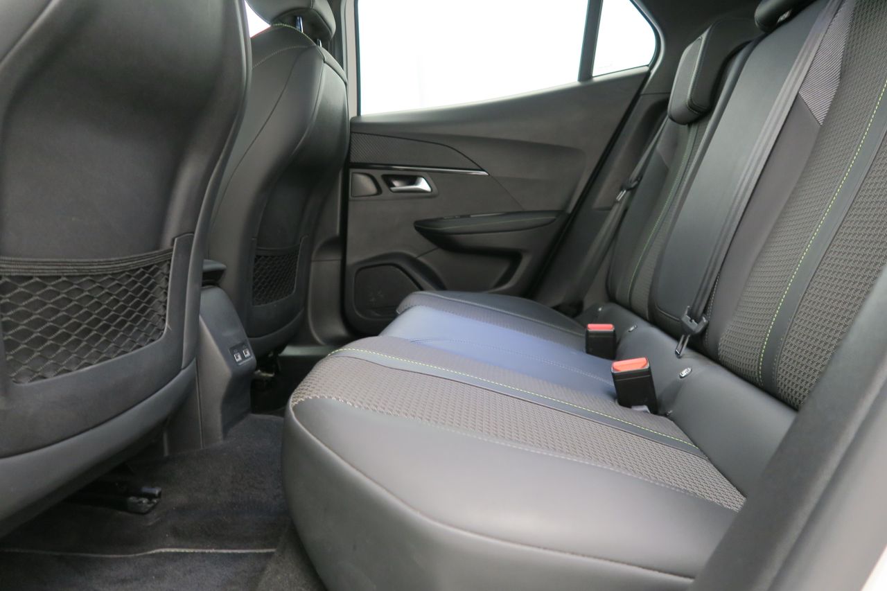 Peugeot 2008 GT Puretech 130 S&S EAT8 - foto 18