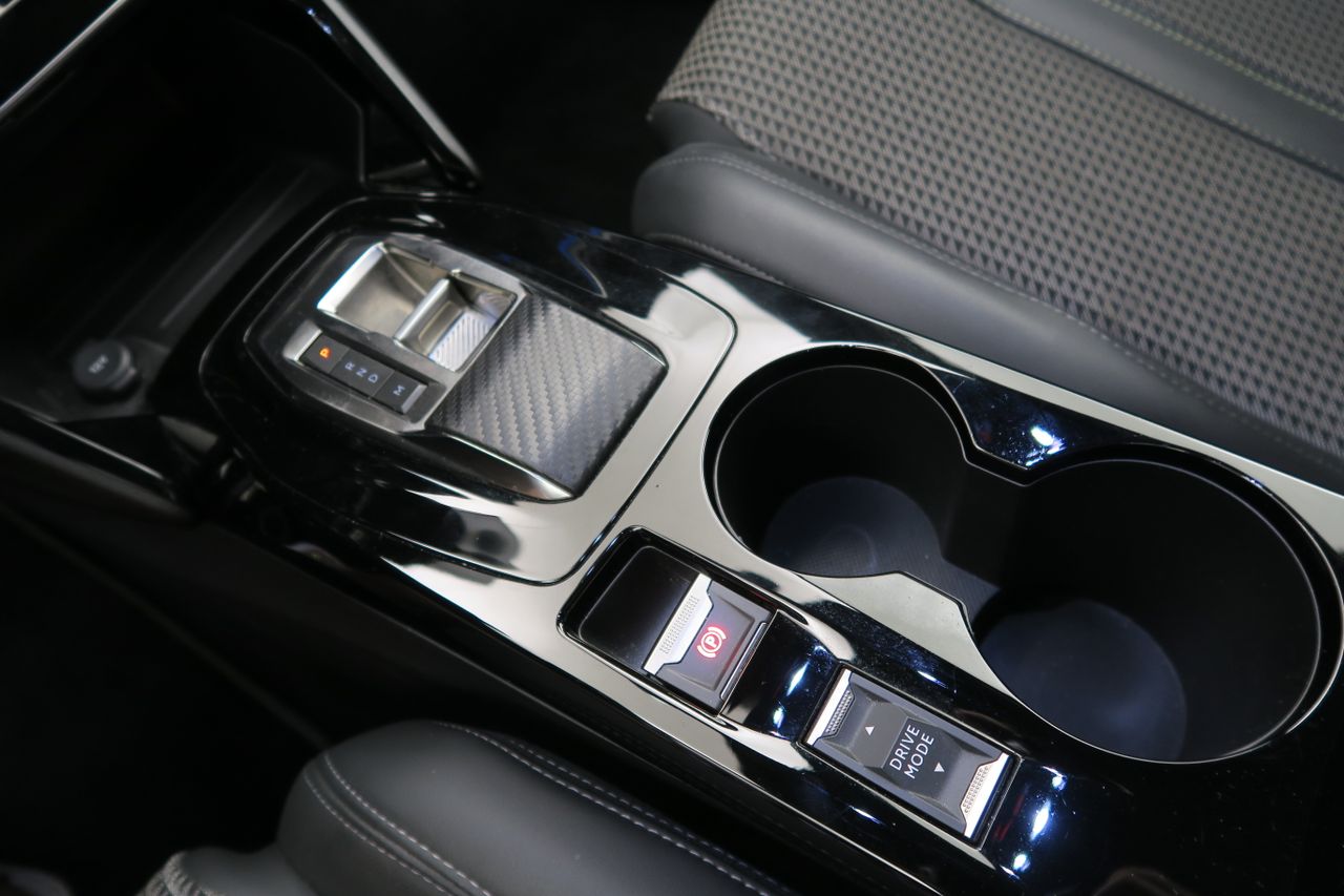 Peugeot 2008 GT Puretech 130 S&S EAT8 - foto 12