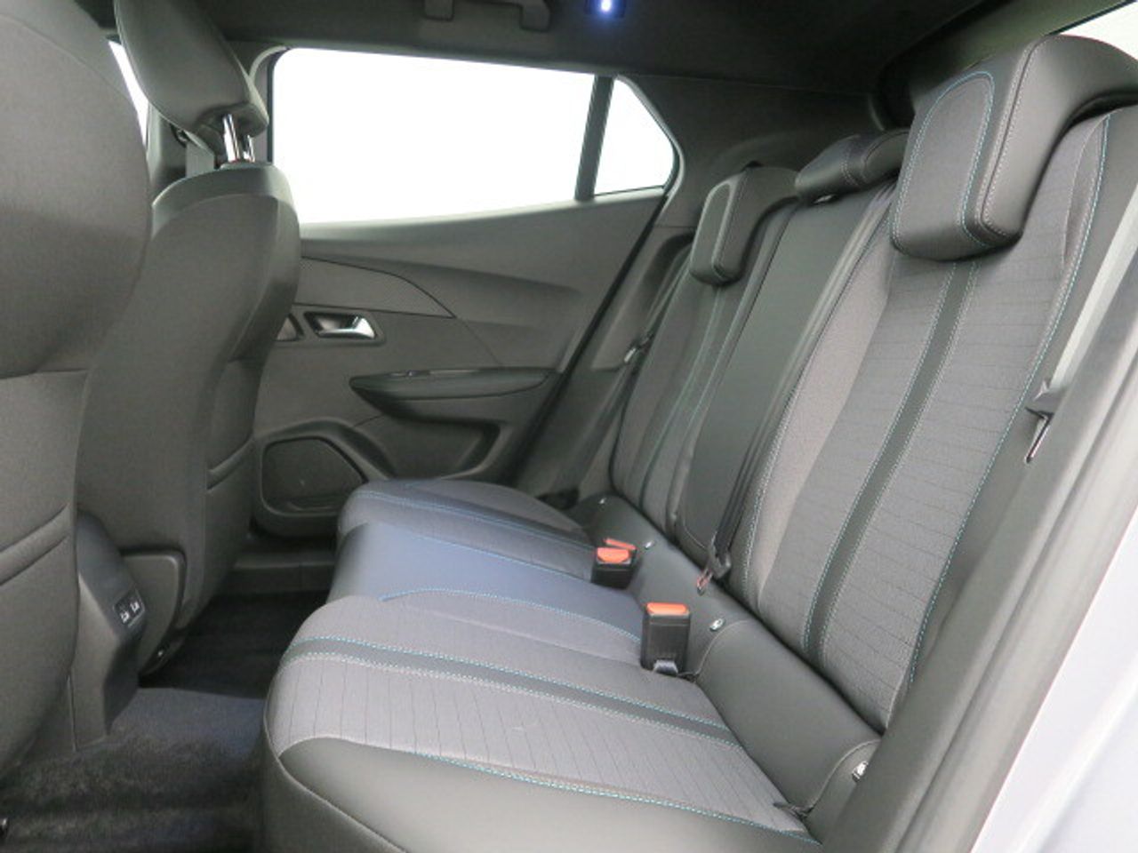 Peugeot 2008 Allure Puretech 130 S&S 6 Vel. MAN - foto 16