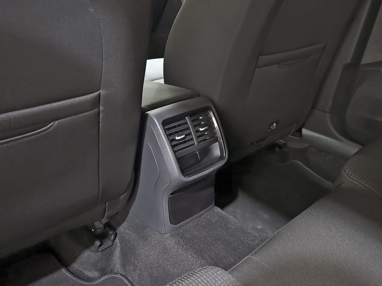 Skoda Octavia Combi 2.0 TDI 110kW DSG Ambition Plus - foto 32