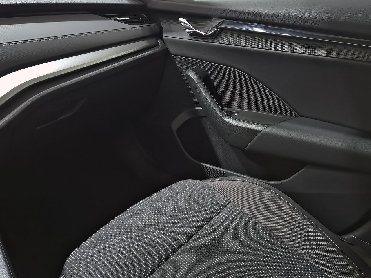 Skoda Octavia Combi 2.0 TDI 110kW DSG Ambition Plus - foto 29