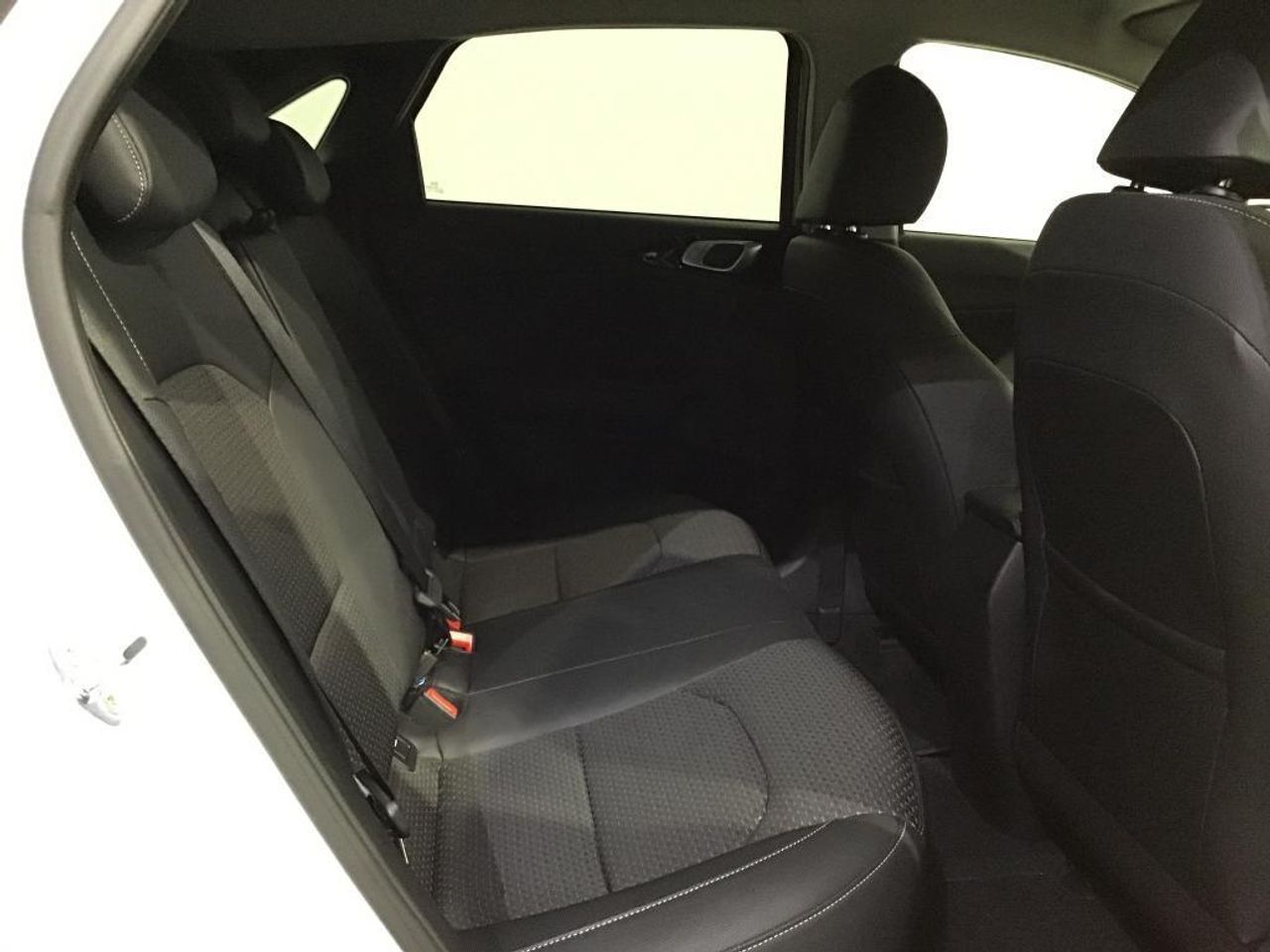 Kia Ceed 1.6 MHEV 100kW (136CV) Tech DCT - foto 11