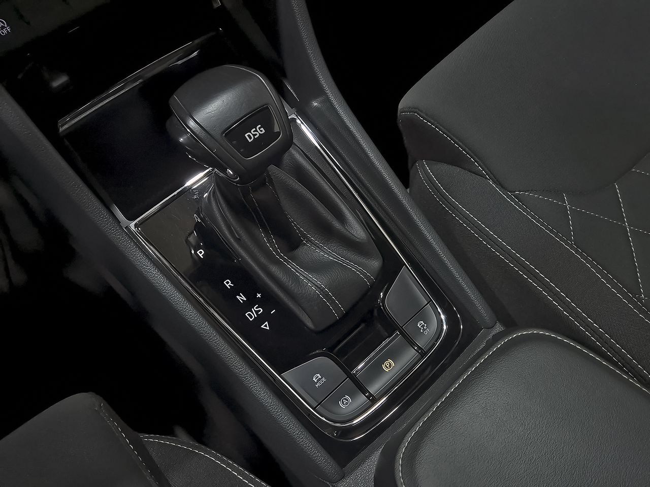 Skoda Karoq 1.5 TSI 110kW (150CV) DSG ACT Sportline - foto 26