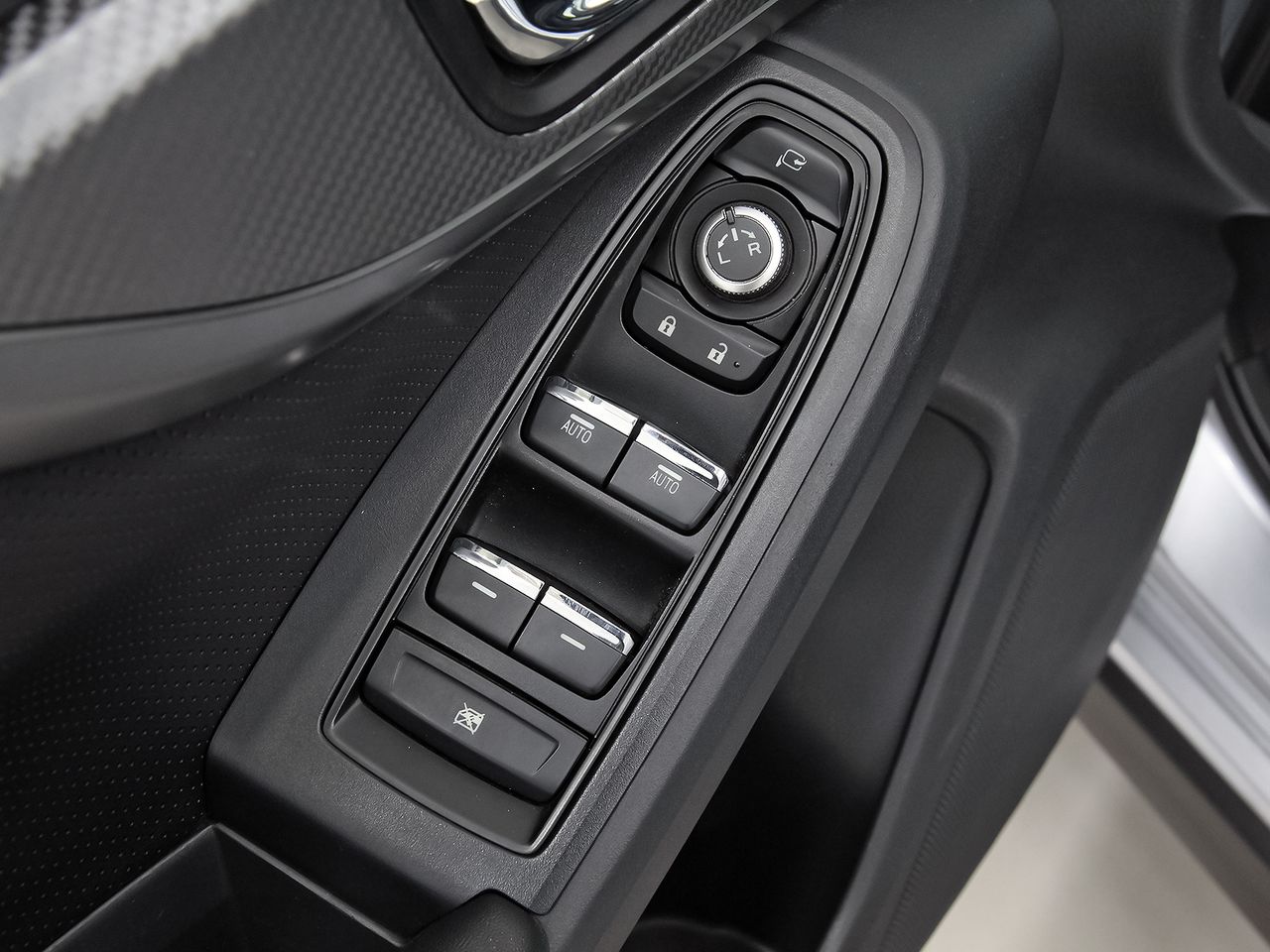 Subaru XV 2.0i Hybrid CVT Executive Plus - foto 13