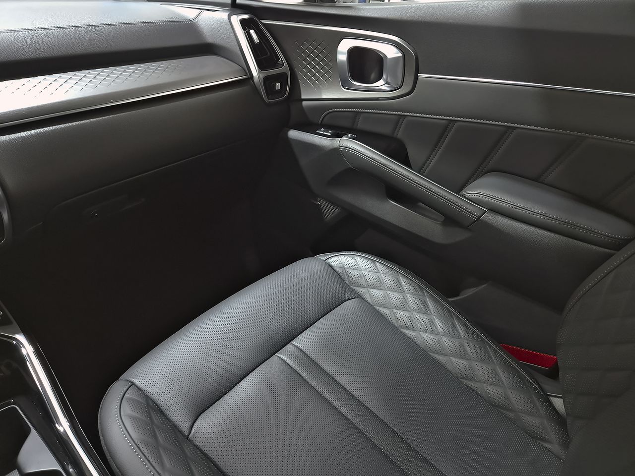 Kia Sorento 1.6 T-GDi HEV Black Edition 4x4 7pl - foto 49