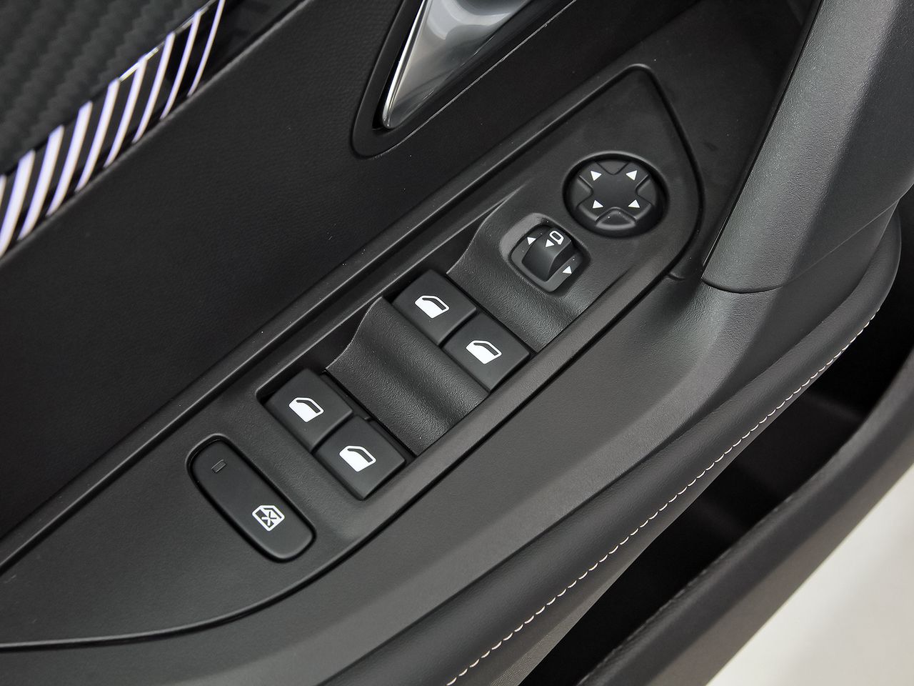 Peugeot 2008 N2008 Allure Hybrid 145 eDCS6 - foto 13