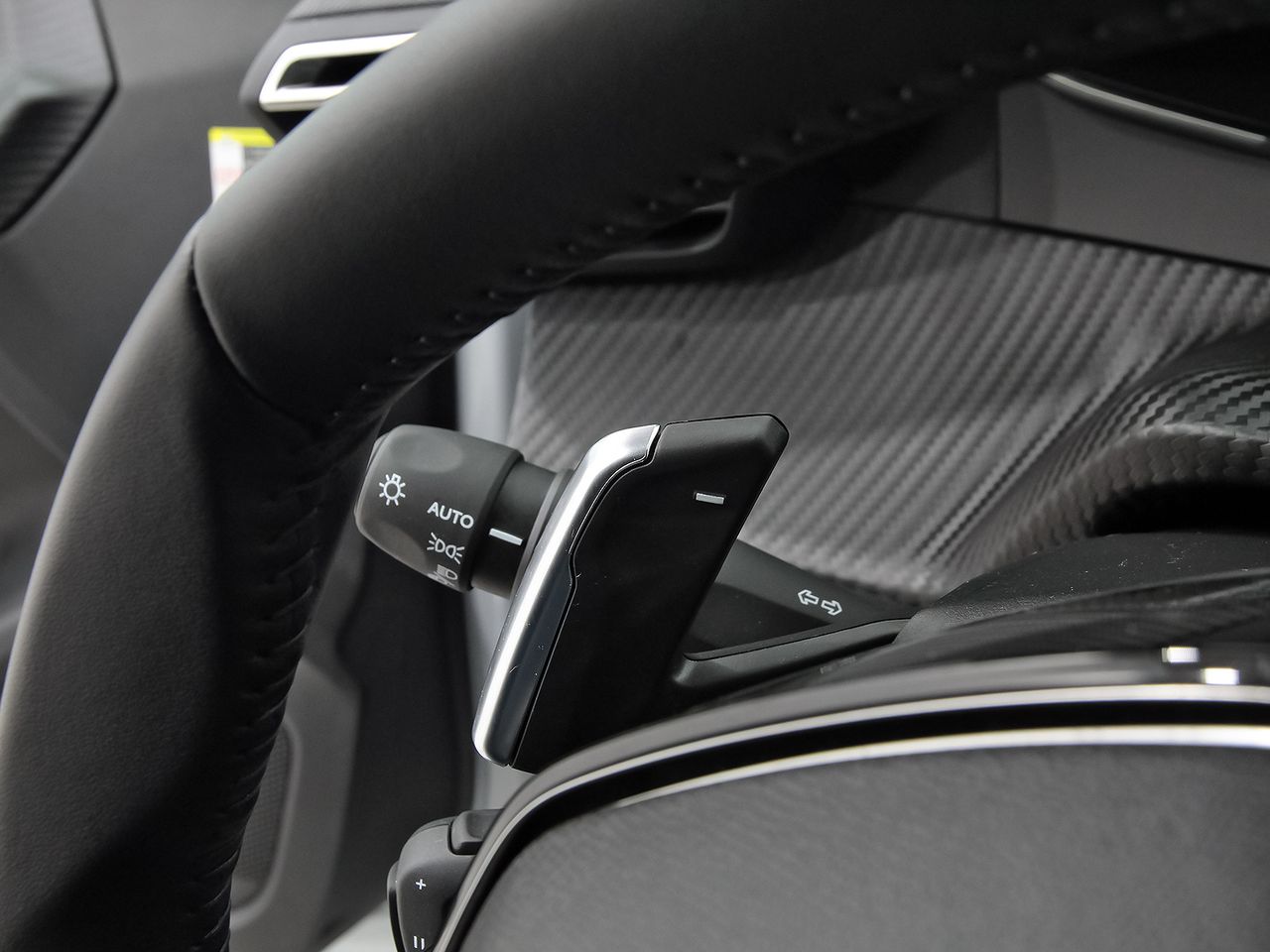 Peugeot 2008 N2008 Allure Hybrid 145 eDCS6 - foto 16