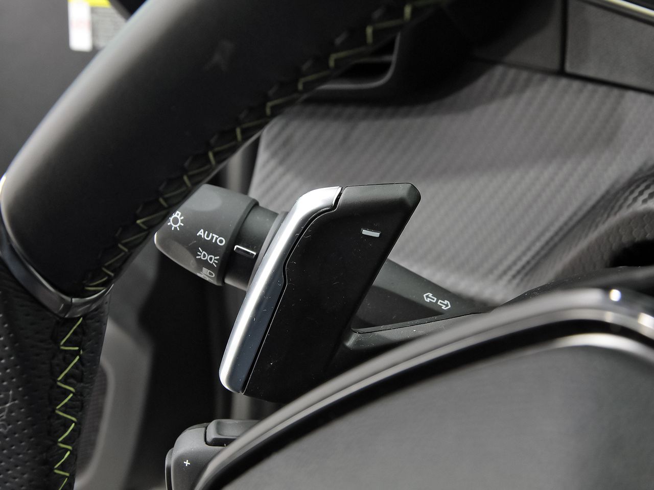 Peugeot 2008 GT Puretech 130 S&S EAT8 - foto 16