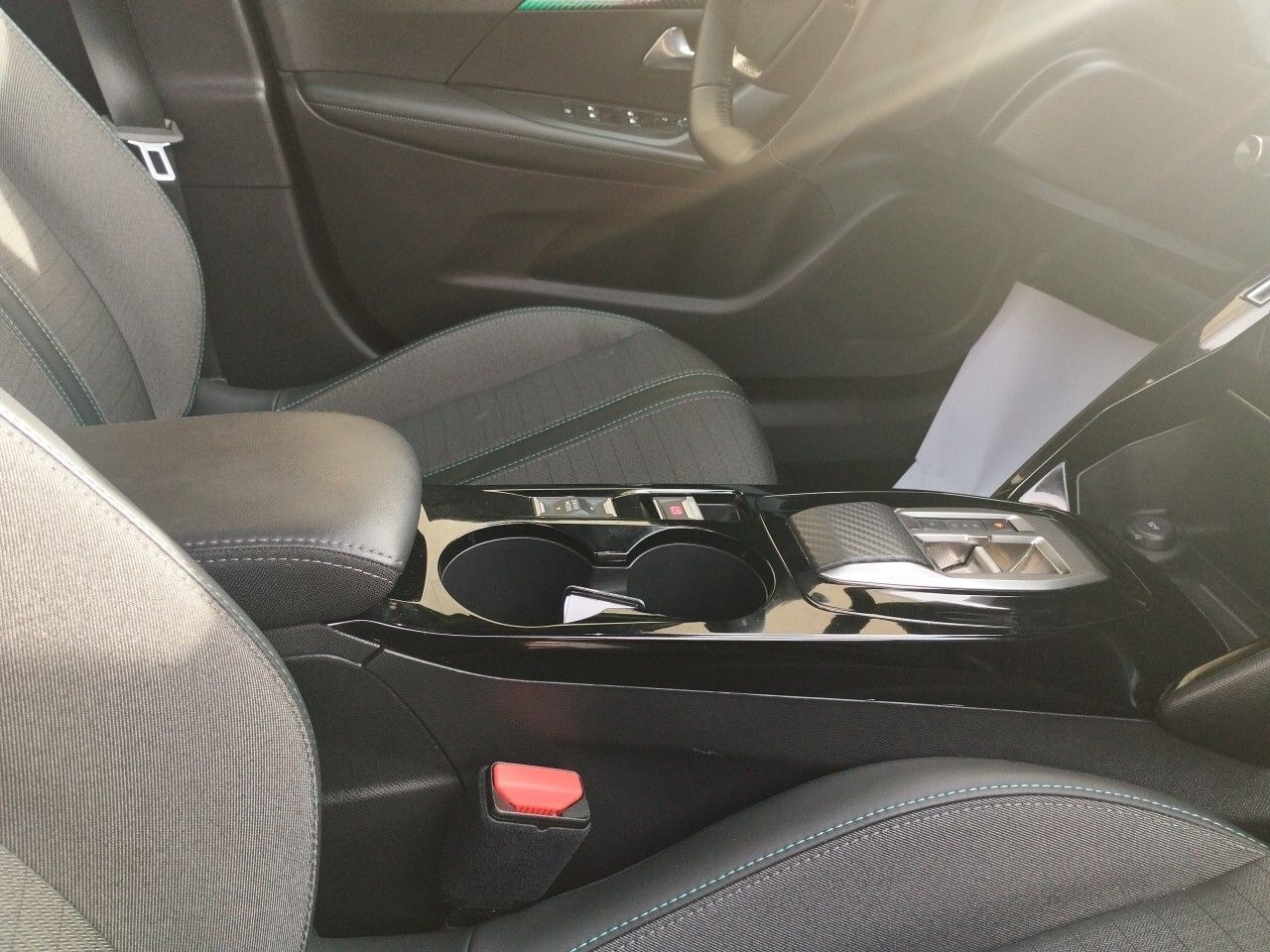 Peugeot 2008 Eléctrico Allure Pack (100kW) - foto 12