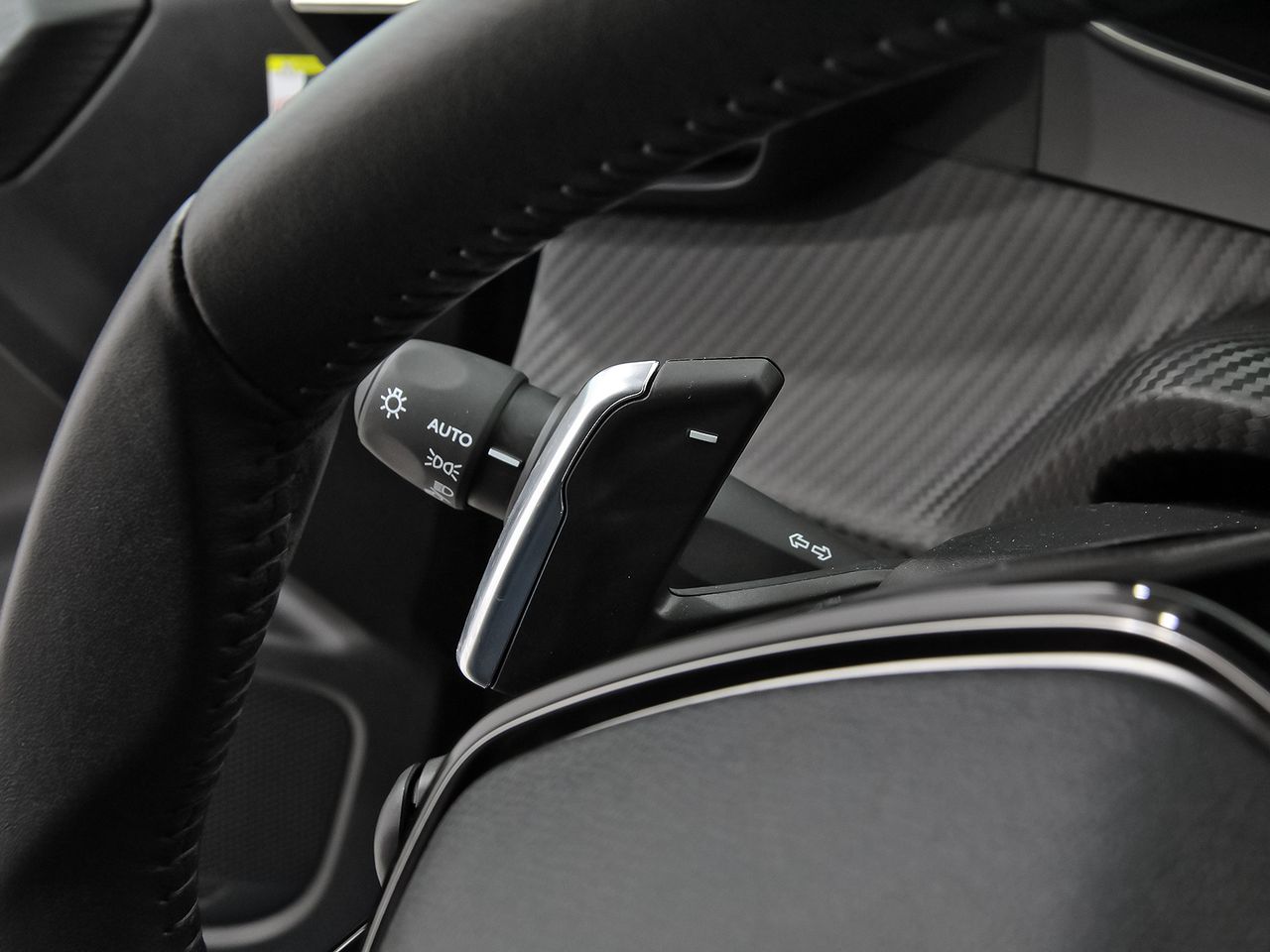 Peugeot 2008 N2008 Allure Hybrid 145 eDCS6 - foto 16