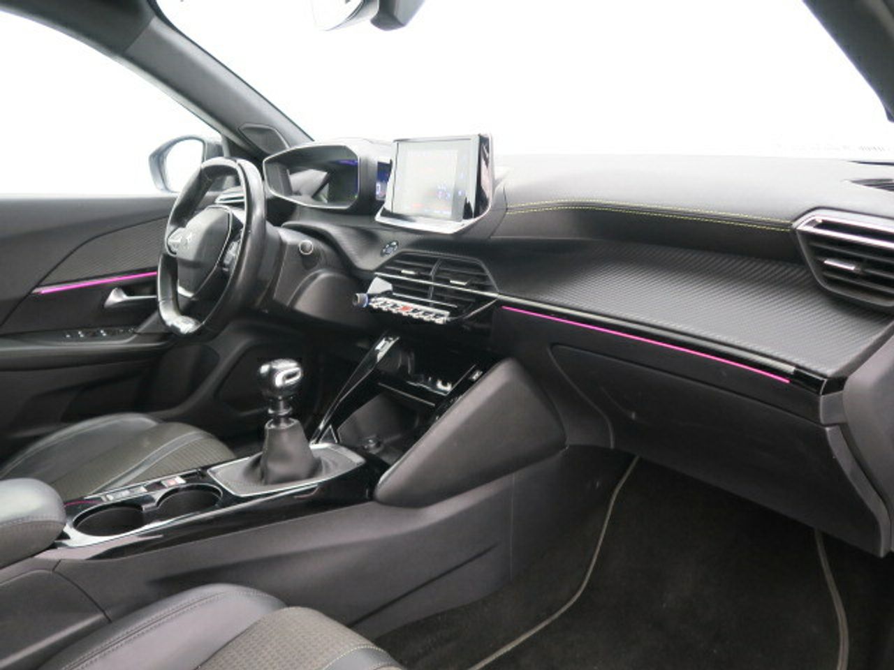 Peugeot 2008 GT Line Puretech 130 S&S BVM6 - foto 15