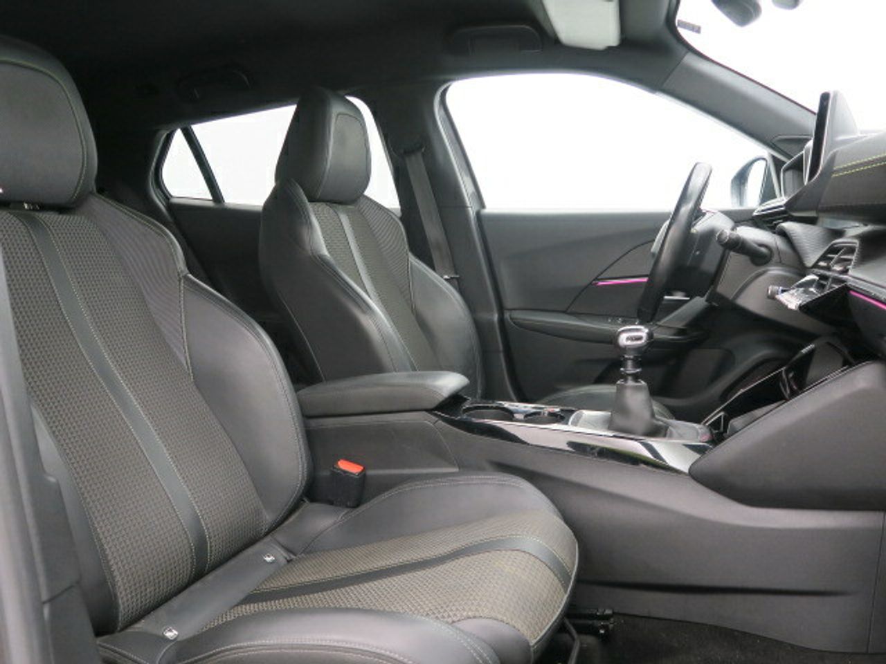 Peugeot 2008 GT Line Puretech 130 S&S BVM6 - foto 16