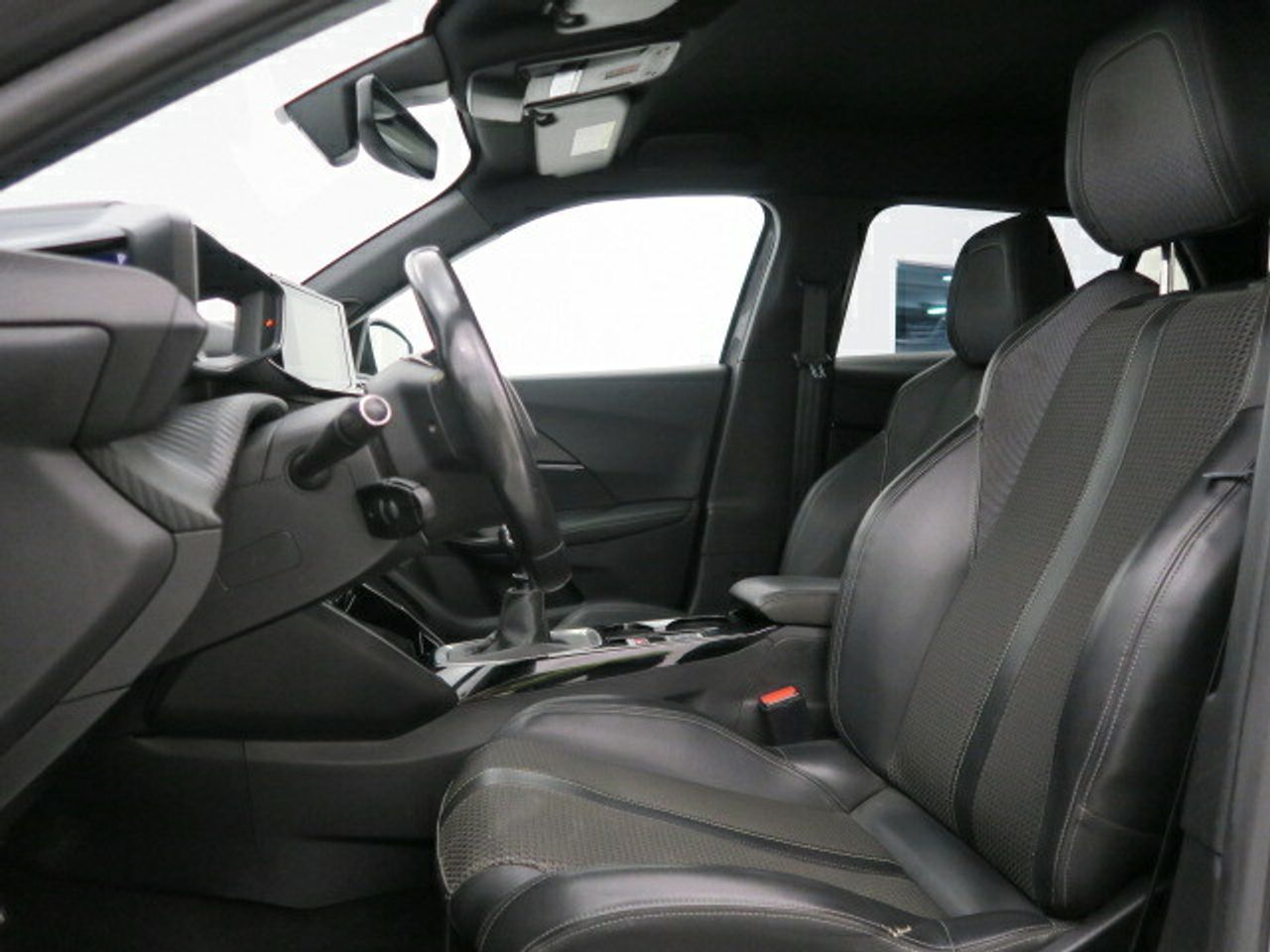 Peugeot 2008 GT Line Puretech 130 S&S BVM6 - foto 17