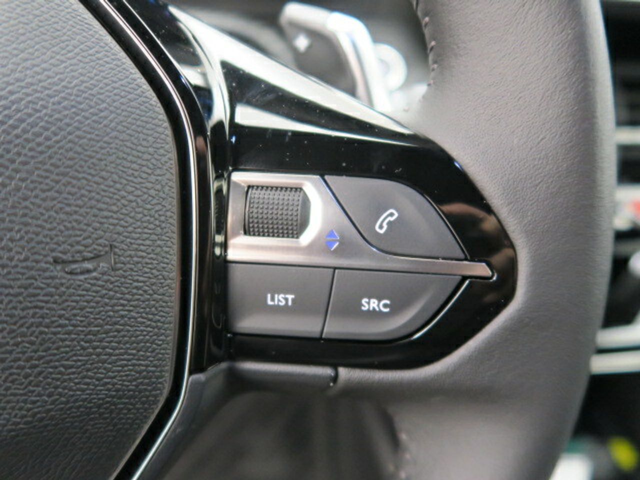 Peugeot 2008 Allure Pack BlueHDI 130 S&S EAT8 - foto 10