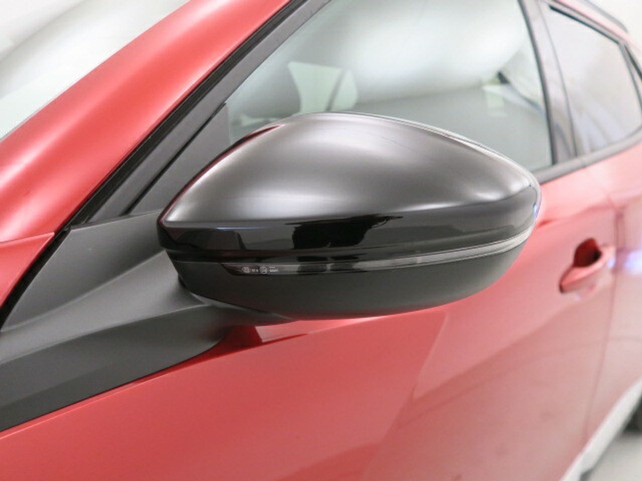 Peugeot 2008 Allure Pack BlueHDI 130 S&S EAT8 - foto 20